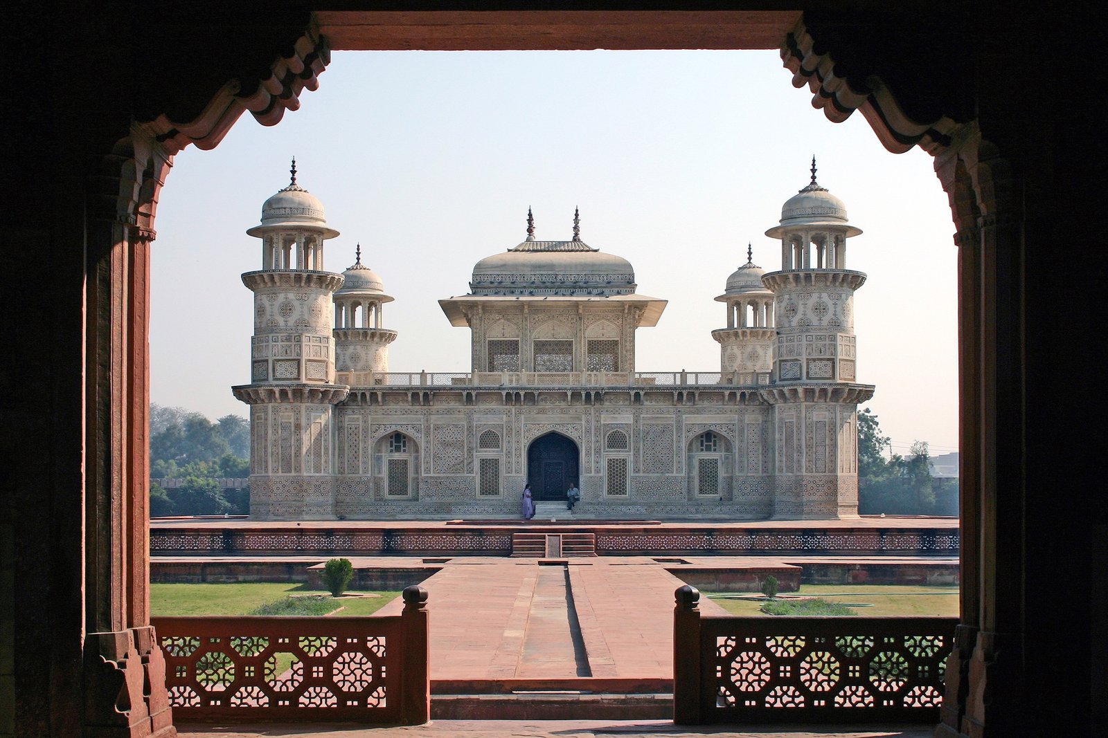 tomb of itmad-ud-daulah, trip to ideal cities of north india