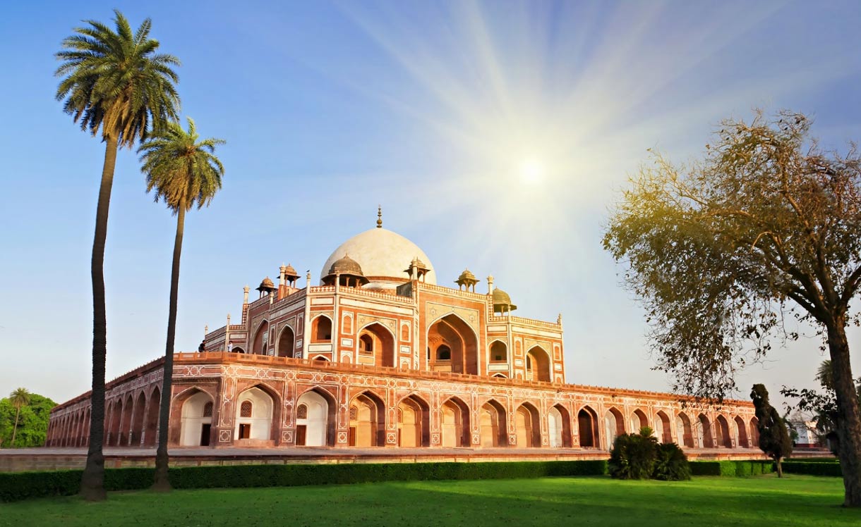 humayuns tomb - place of attractions in delhi