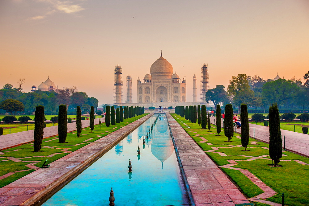 Sunrise at the Taj Mahal, Agra, Uttar Pradesh, India