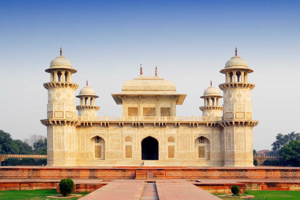 tomb-of-itimad-ud-daulah-points-of-attractions-in-agra