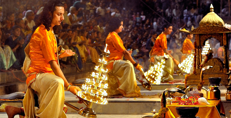 ganga aarti in evening in varanasi, trip to ideal cities of noth india
