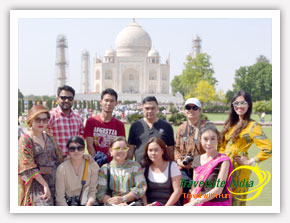 Taj Mahal Tour of Thailand Happy Customer